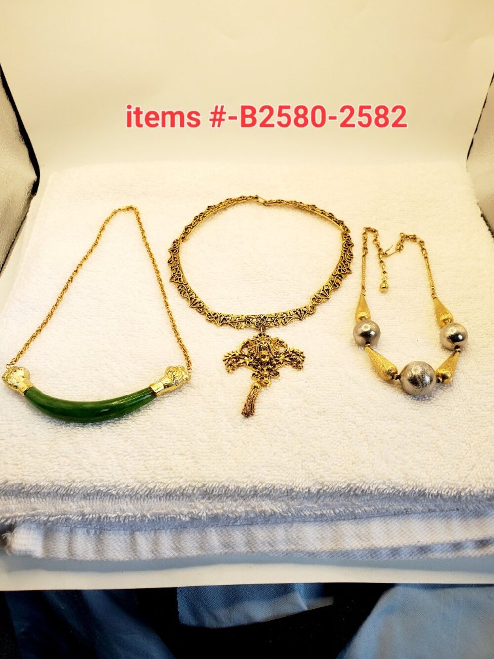 3 Necklaces, items # B-2580-2582, wt. 94 grams.
